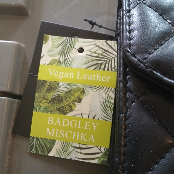 Badgley Mischka Black Diamond Quilted Crossbody Bag with Chain Strap New - Picture 3 of 9